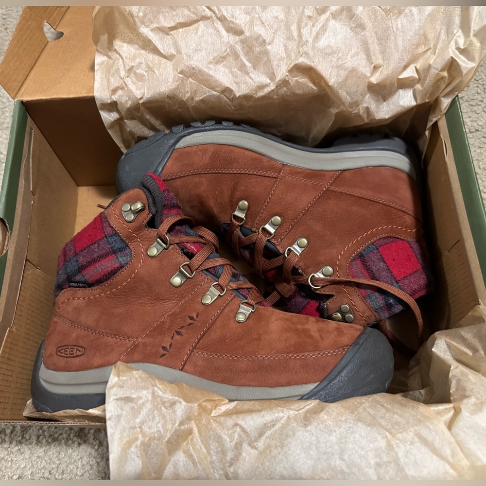 New in Box Women's Keen Kaci 3 Winter Waterproof Boots Tortoise Shell/Red Plaid